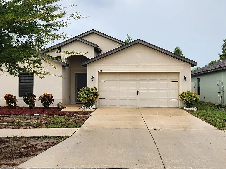 706 Chatham Walk Dr — Photo 1