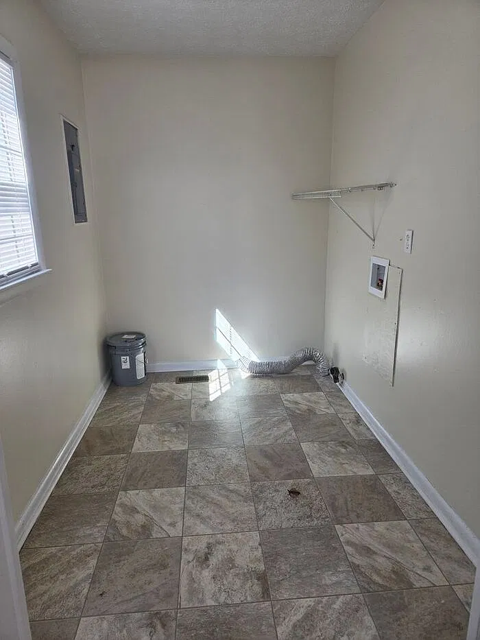 3 bed, 1.5 bath, 1275 sqft, $1,295 — Photo 4