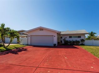 11080 4th St E, Treasure Island, FL 33706