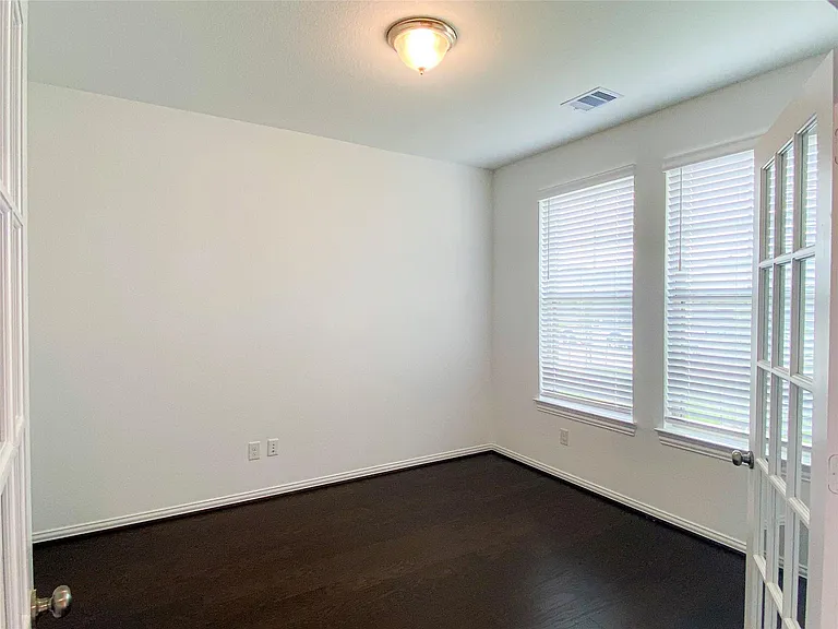 31302 Whitfield Ct — Photo 4