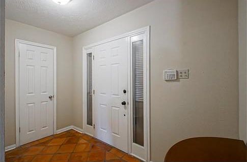 4th image of 801 Dolphin Ct