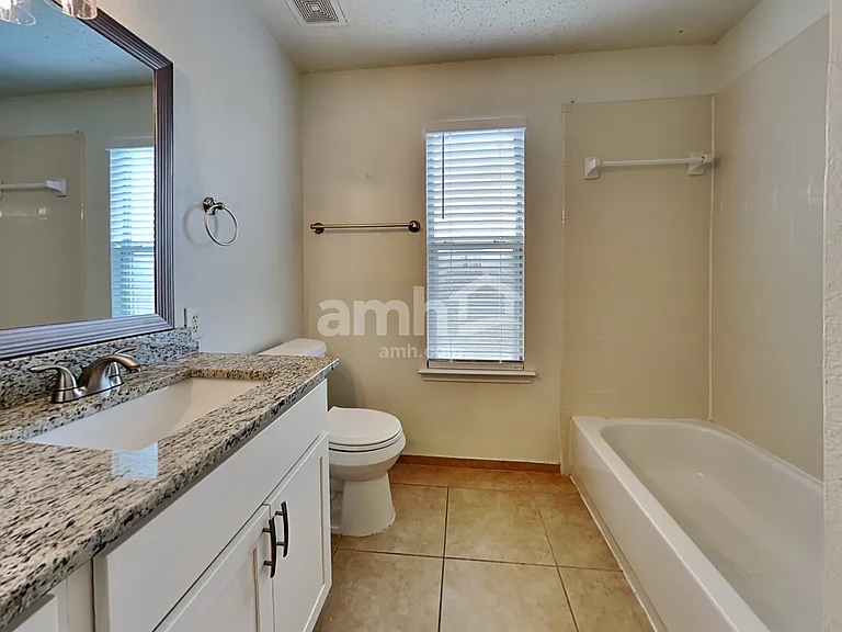 6735 Ambercrest Dr — Photo 16