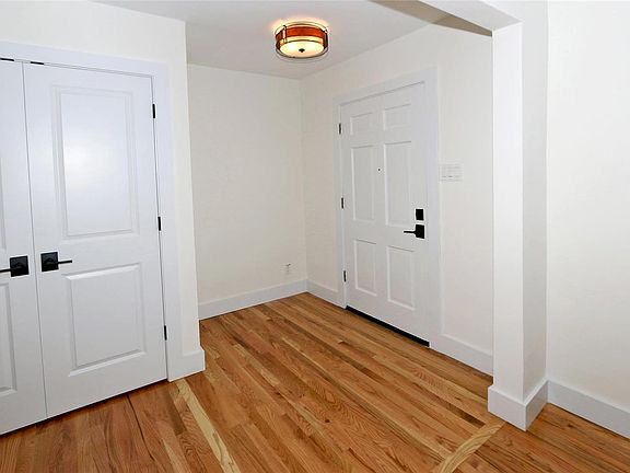 3rd image of 1101 Thornwood Dr