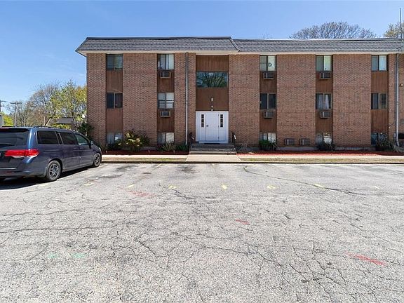 3rd image of 117 John St APT 5