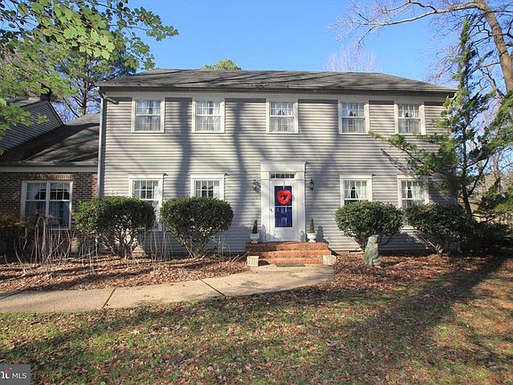 2nd image of 916 Midway Ln