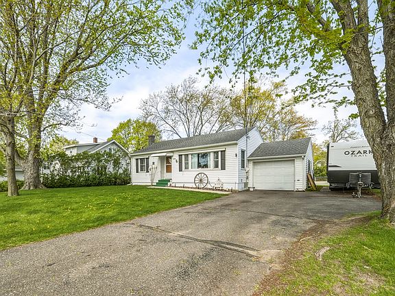 2nd image of 3258 Anderson Dr