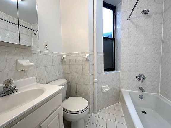 5th image of 330 E 77th St #5S
