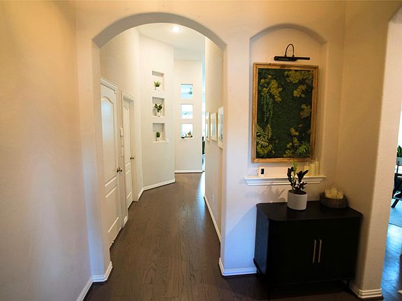 5th image of 509 Palmilla St