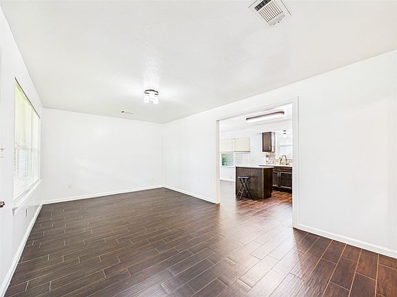 4th image of 2127 Nell St