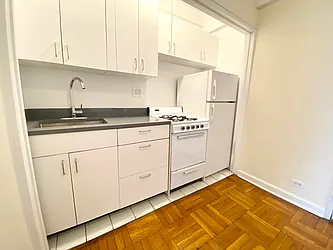 Rented by Manhattan Realty Group