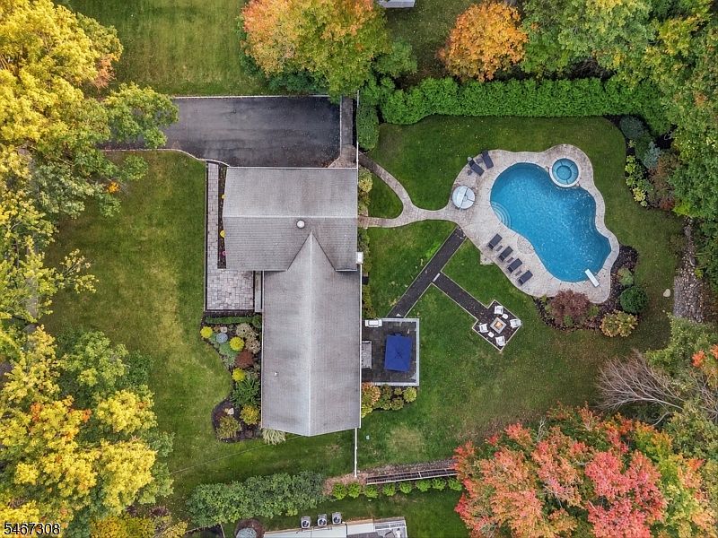 1st image of 4 Walton Ln