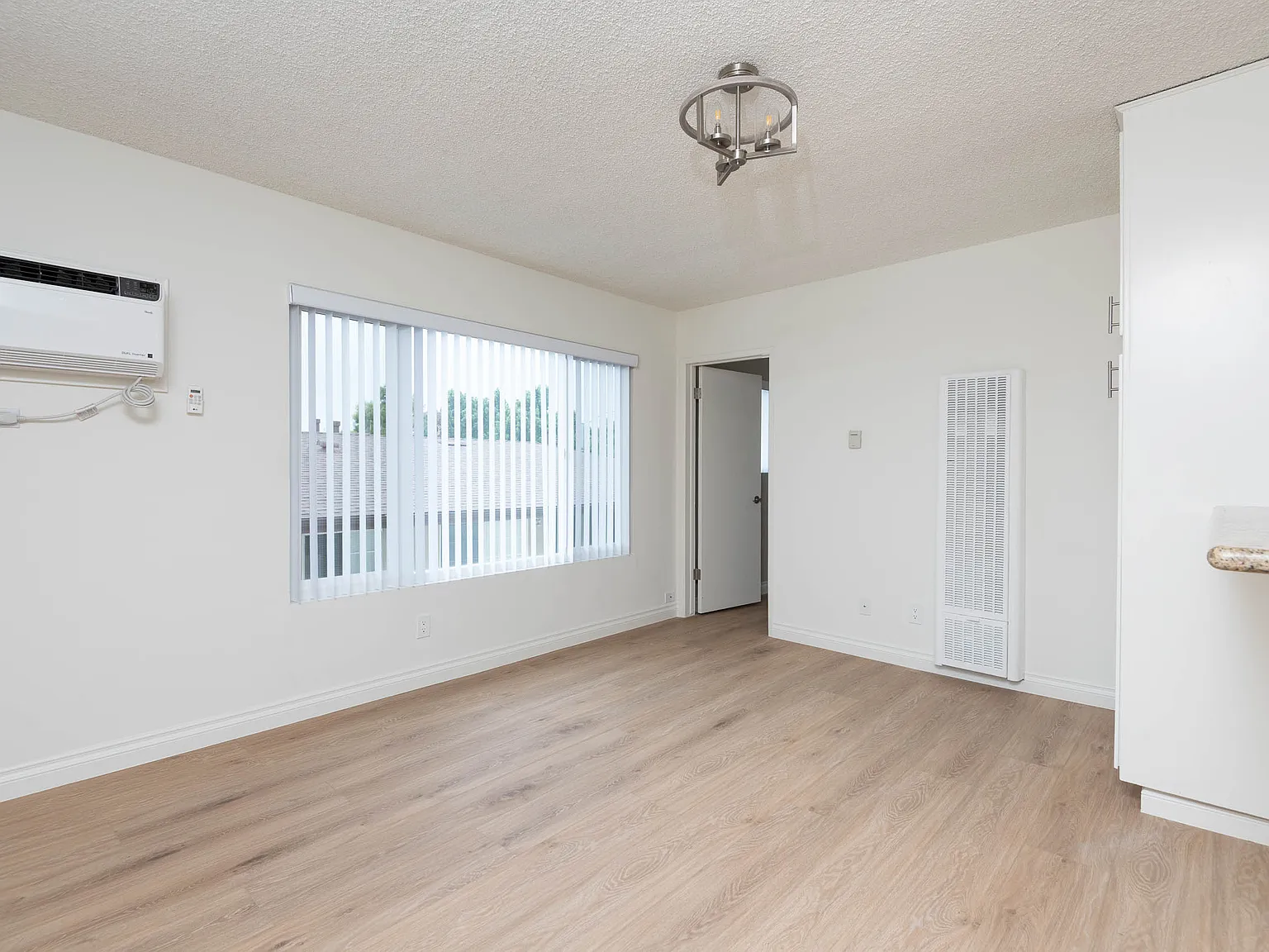 1 bed, 430 sqft, $2,300 — Photo 3