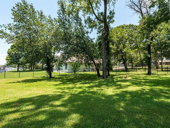 5th image of 162 Lake Dr