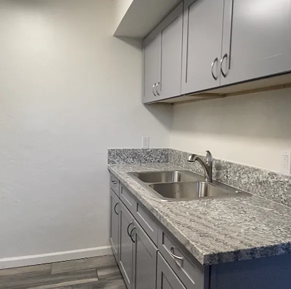 3700 N Fairview Ave — Photo 15