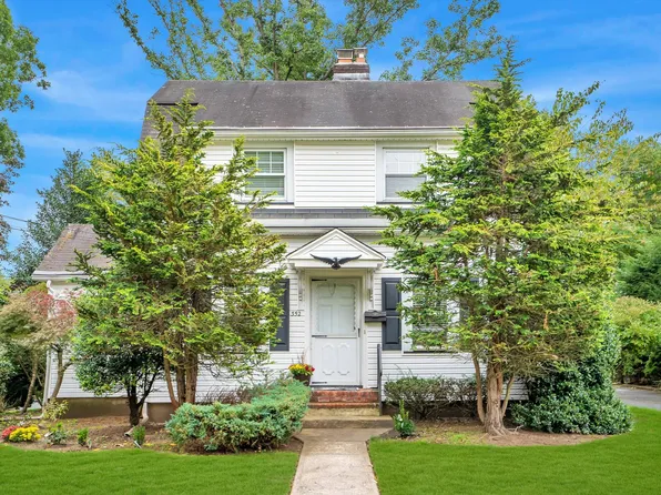 352 Durie Ave, Closter, NJ 07624