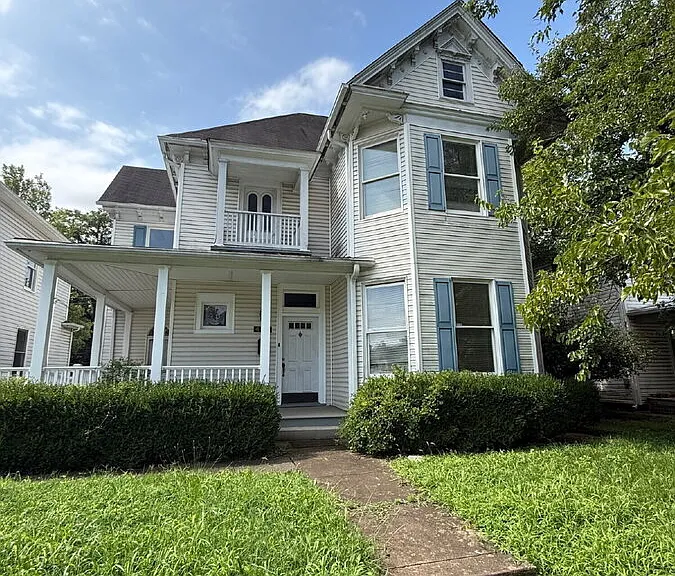 424 Elm Ave SW — Photo 1