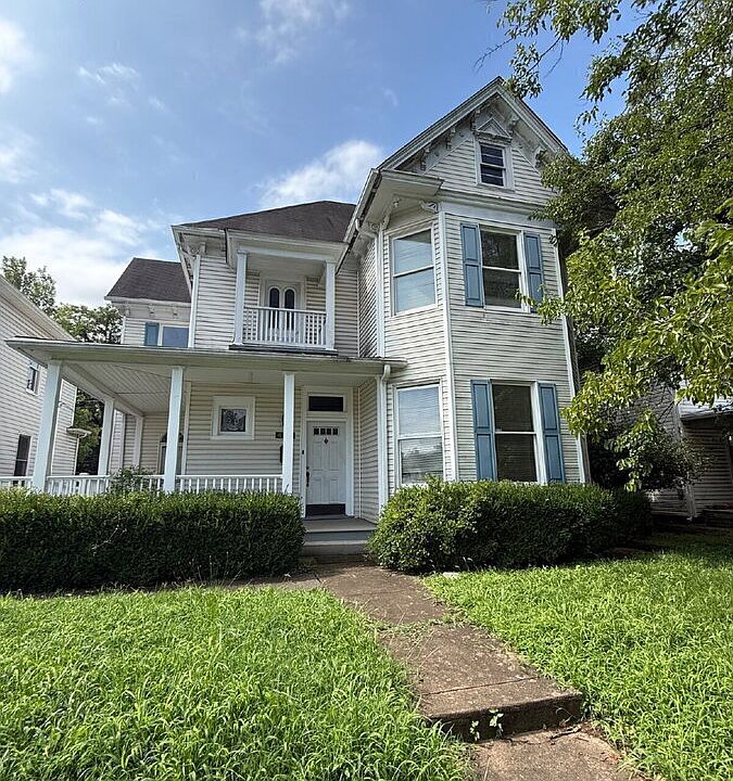 1st image of 424 Elm Ave SW