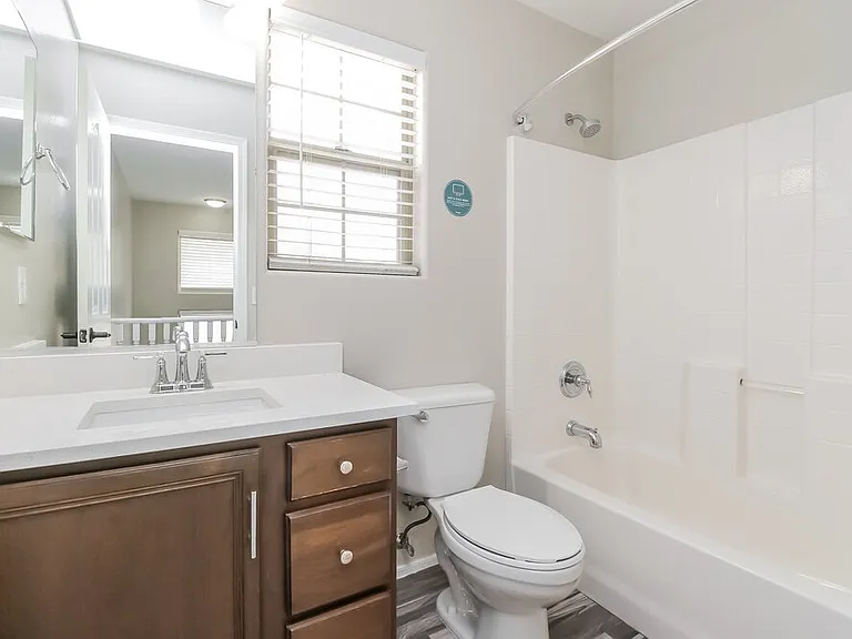 3348 E Franklin Ave — Photo 14