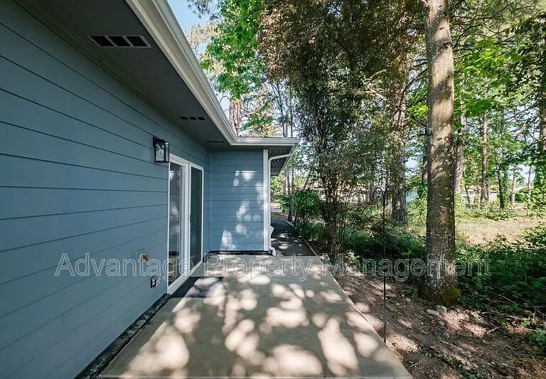 2190 SE Marion St — Photo 61