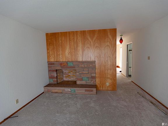 4th image of 128 Parker Ave
