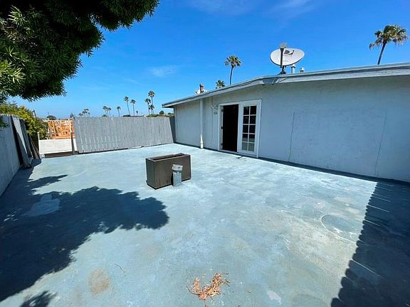2nd image of 1424 Manhattan Beach Blvd #B