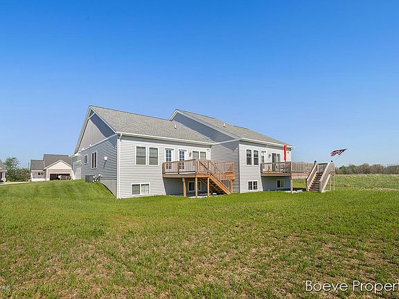 3rd image of 222 Hazelnut Dr