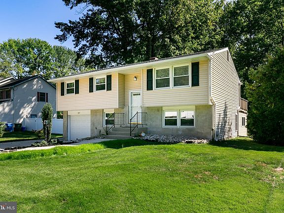 2nd image of 637 Woodland Ave