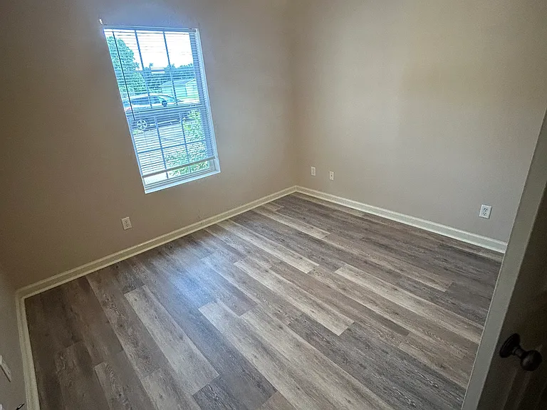 201 Powell Dr #E — Photo 4