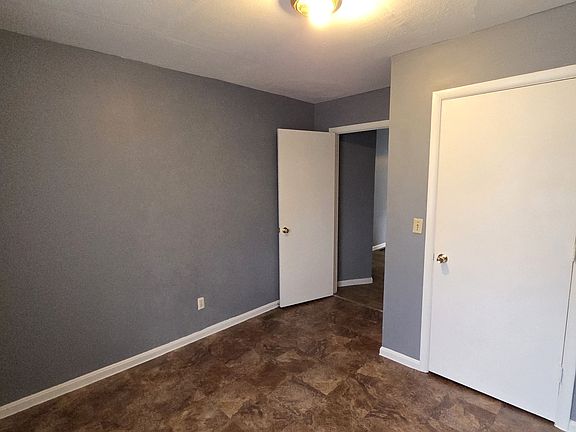 5th image of 492 Railroad St