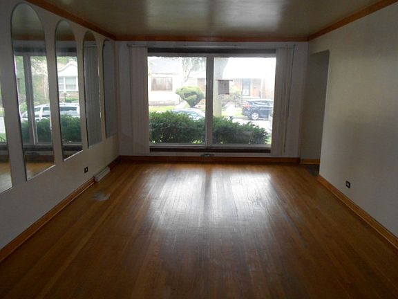 5th image of 8748 S Crandon Ave