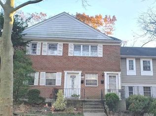 206 Towne House Vlg, Hauppauge, NY 11749