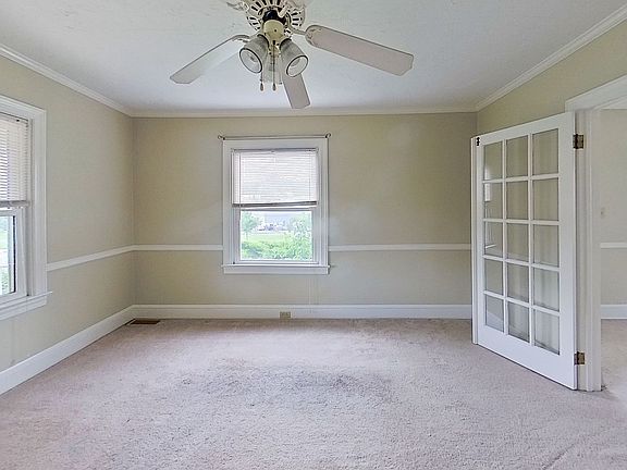 3rd image of 129 Loucks St
