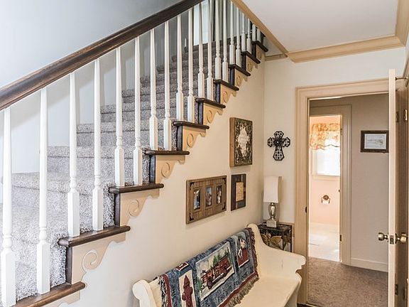 4th image of 119 Hilldale Ln