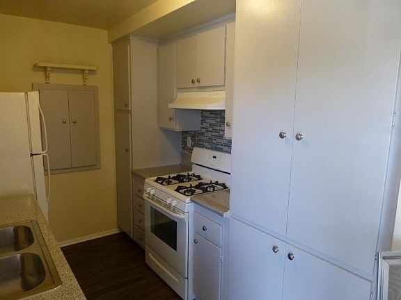3rd image of 11906 Goshen Ave APT 4