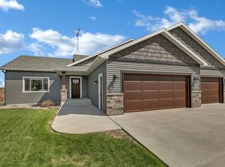 1704 Knottingham Dr, Sartell, MN 56377