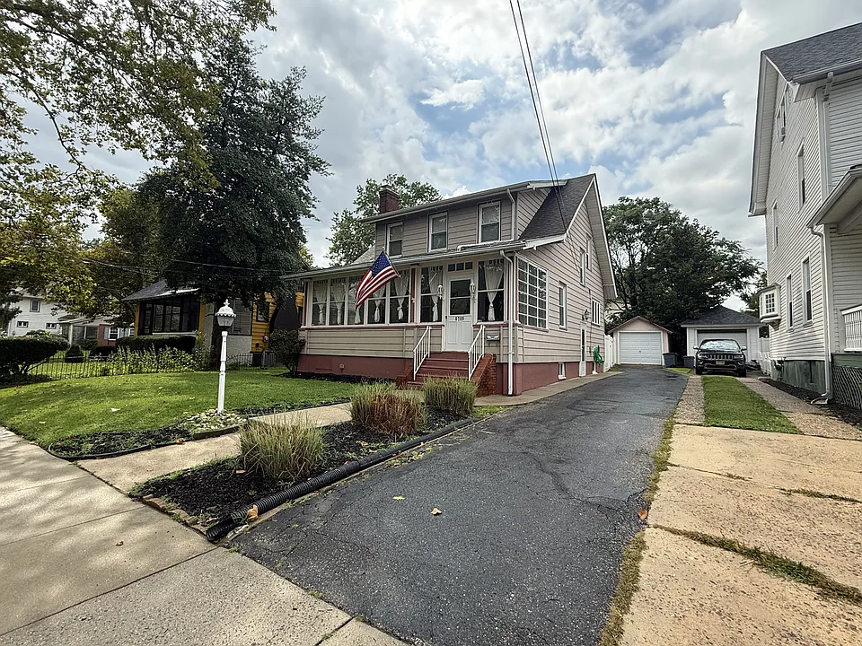 6709 Rogers Ave