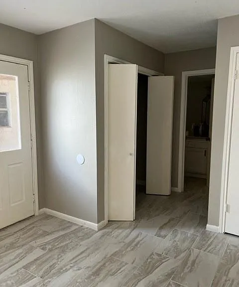 2458 Country Club Dr — Photo 13