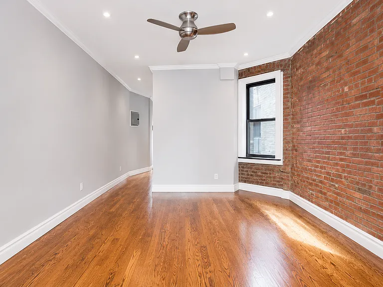 221 E 23rd St #4 — Photo 2