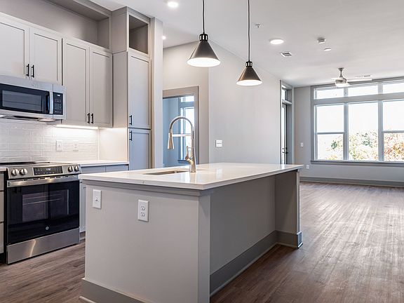 4th image of 100 Waddell Plaza Ln #128