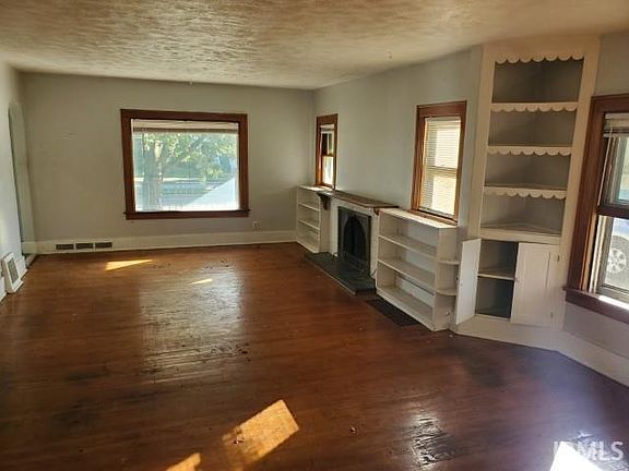 5th image of 516 W Broadway St