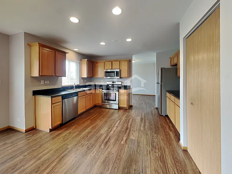 2818 Arches Dr — Photo 3