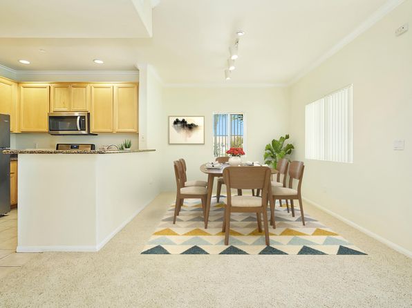 Colony Townhomes | 17621 Pauline Ct, Canyon Country, CA