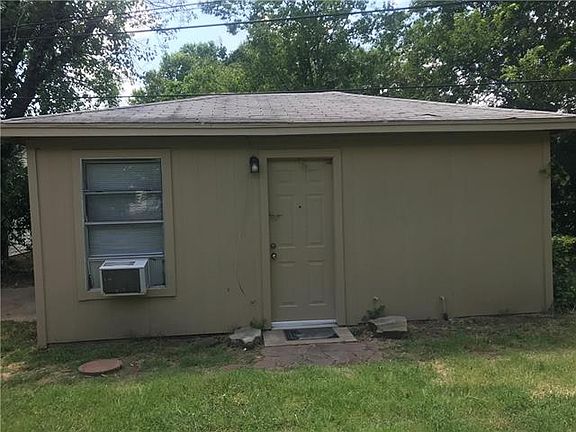 2nd image of 900 Cordell St