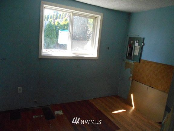3rd image of 1389 E Camano Drive