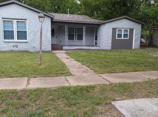 312 E Nelson St, Bowie, TX 76230