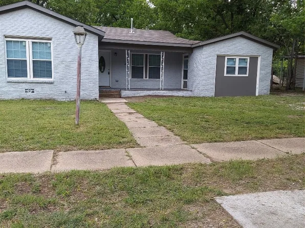 312 E Nelson St, Bowie, TX 76230