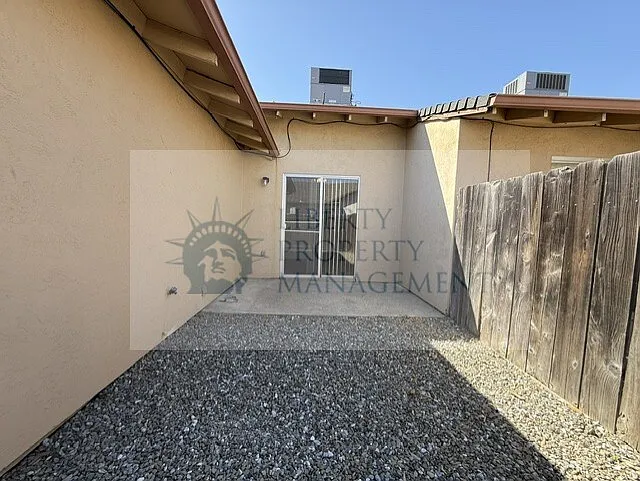 1317 Burgundy Ct — Photo 10