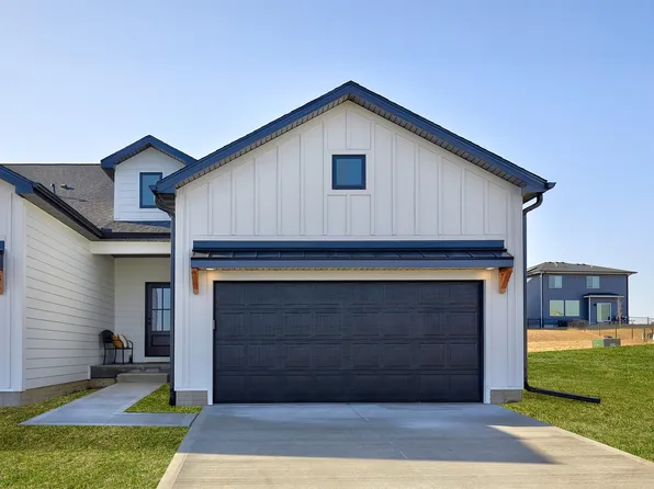 2004 Ammann Dr, Adel, IA 50003