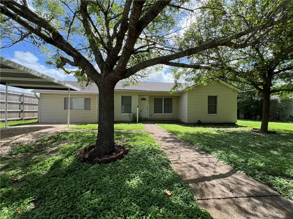 209 S Oak St, Lorena, TX 76655