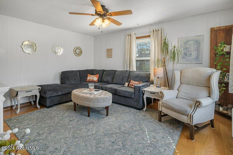 2nd image of 34 Dott Avenue